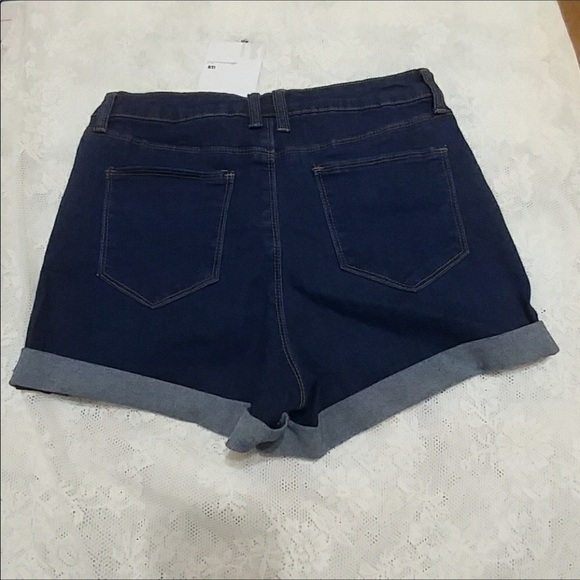 HIGH Rise Cuffed Short - Picture 4 of 10